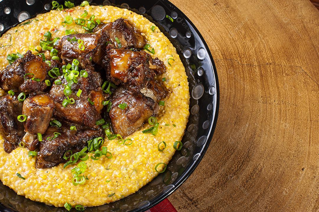 Rabo de boi com hominy. Prato típico da culinária brasileira JPG