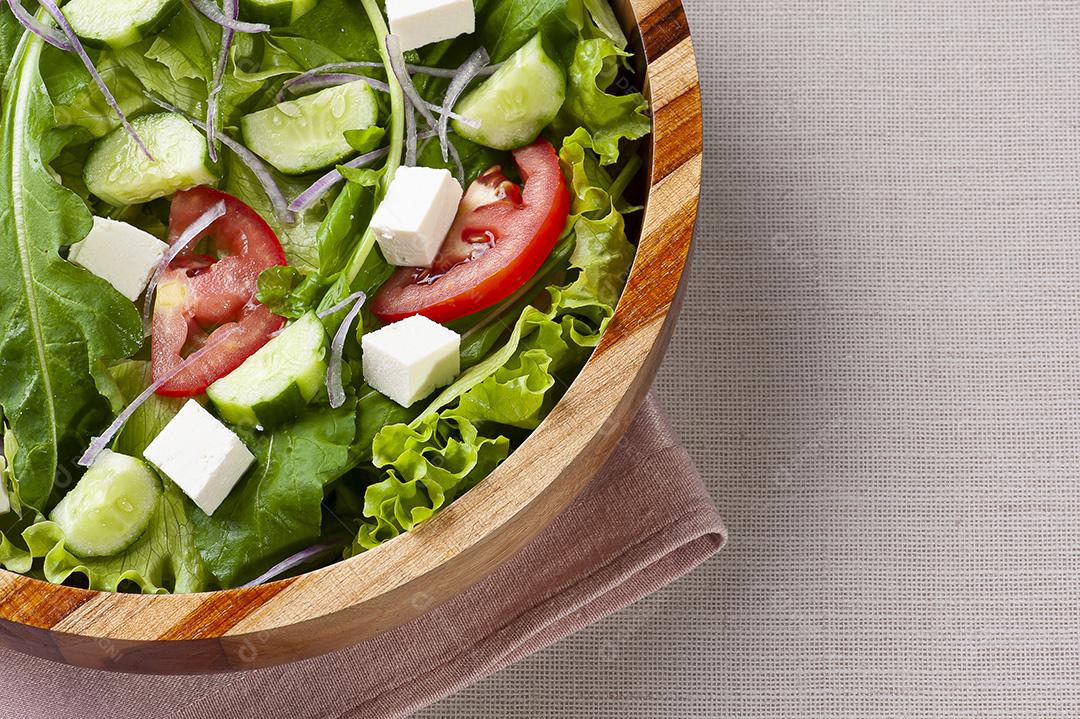 Salada refrescante da culinária libanesa JPG