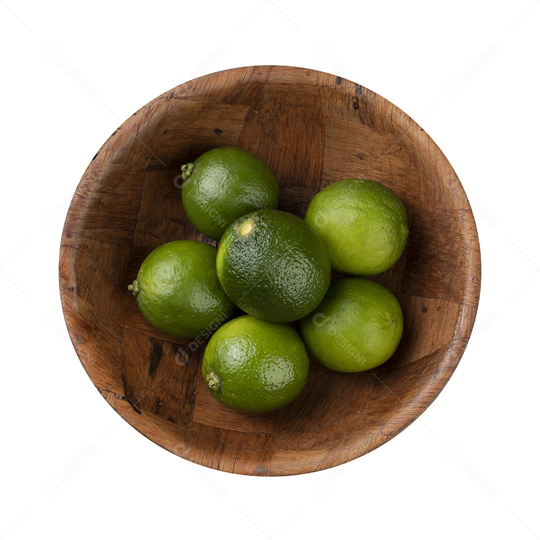 Limões em uma tigela isolada sobre fundo branco