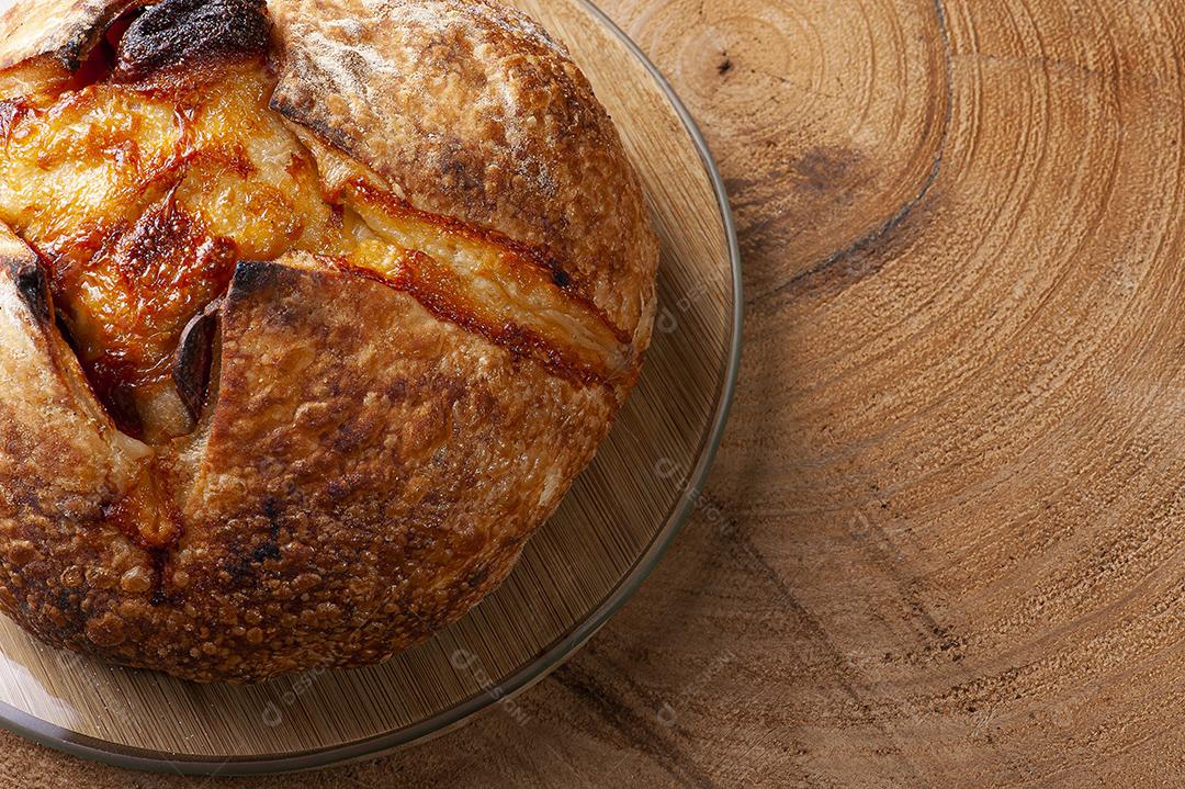 Pão fermentado natural italiano recheado com queijo JPG