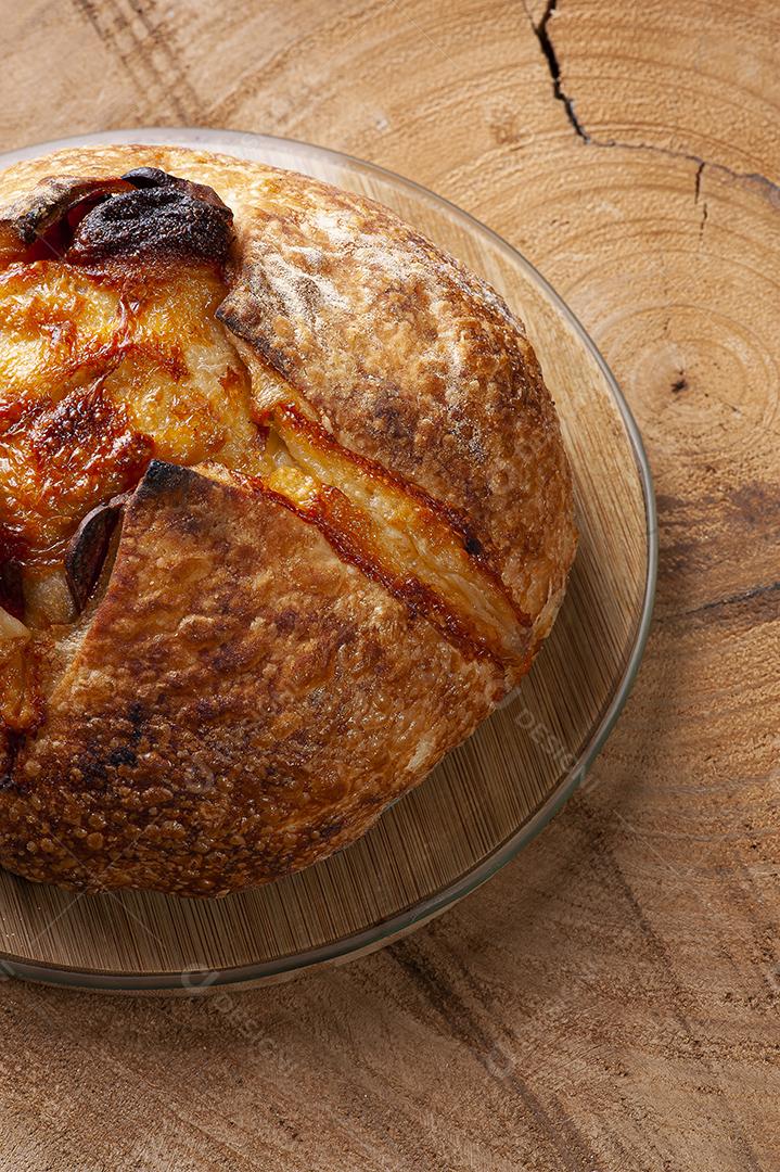 Pão fermentado natural italiano recheado com queijo JPG