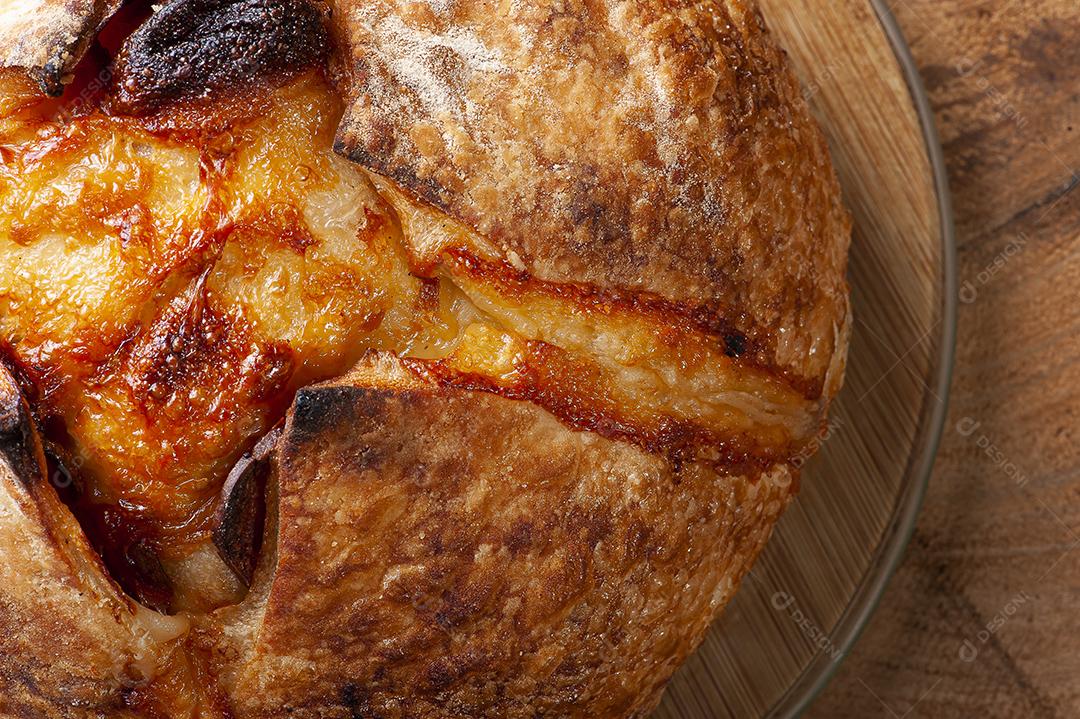 Pão fermentado natural italiano recheado com queijo JPG