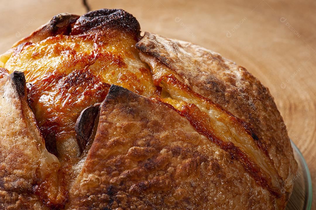 Pão fermentado natural italiano recheado com queijo JPG