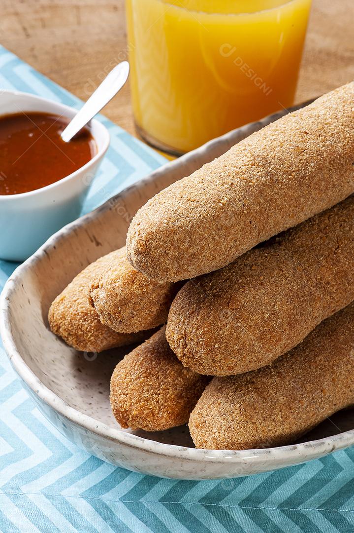 Espeto de frango empanado e frito JPG