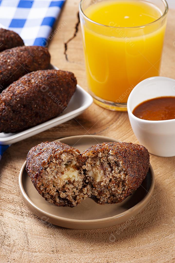 Kibe Fried. Muito típico no Brasil. Acompanhado de limão JPG