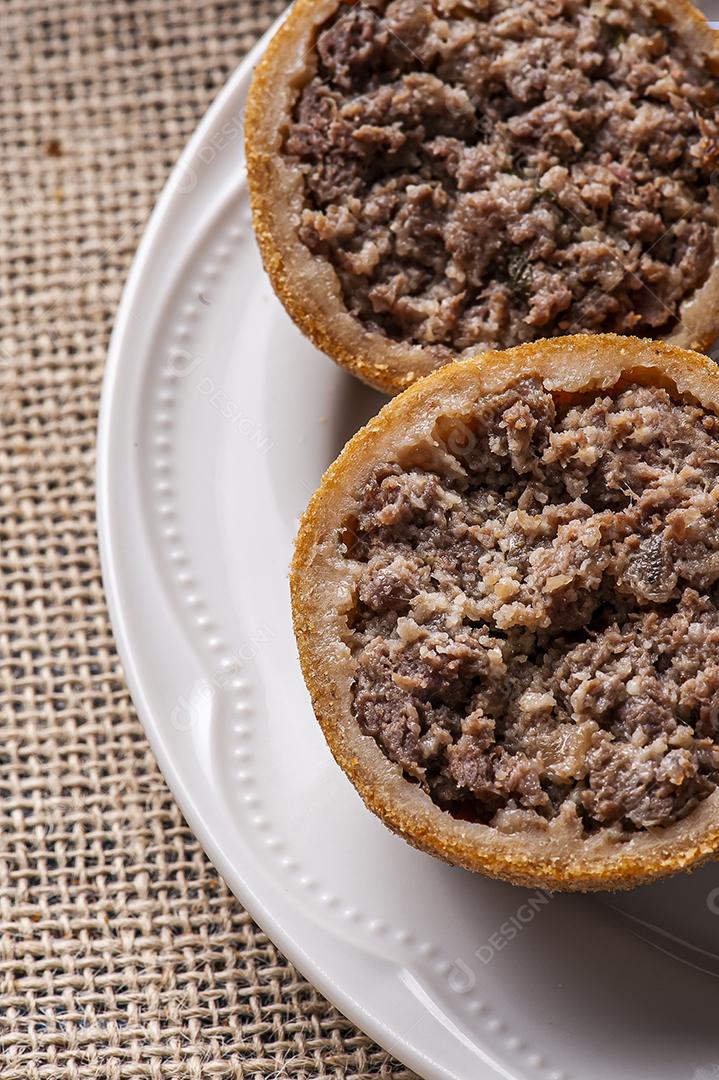 Bolas de carne frita. Lanches típicos de bar brasileiros JPG