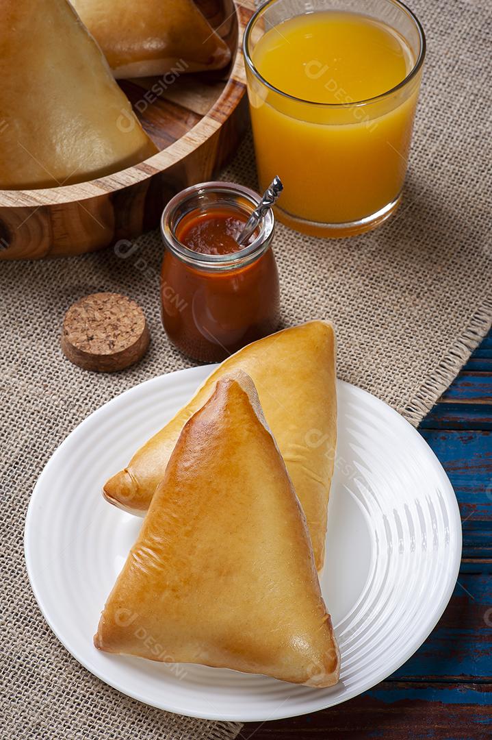 Carne sfiha. Prato árabe típico que foi adaptado para Brasil JPG