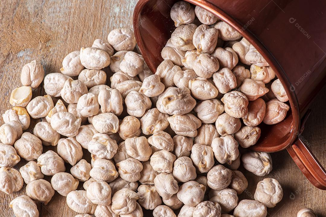 Grãos de grão-de-bico cru JPG