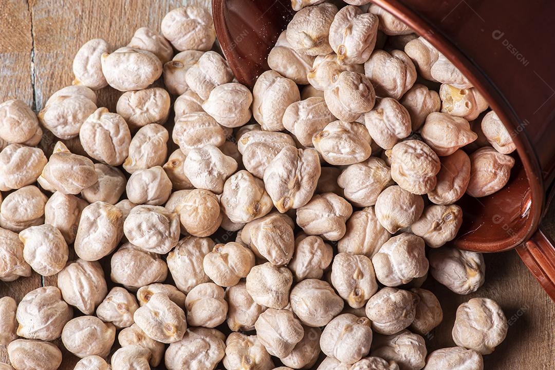 Grãos de grão-de-bico cru JPG