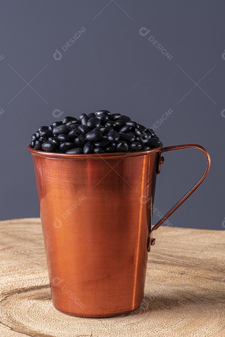 Grão de feijão preto cru JPG