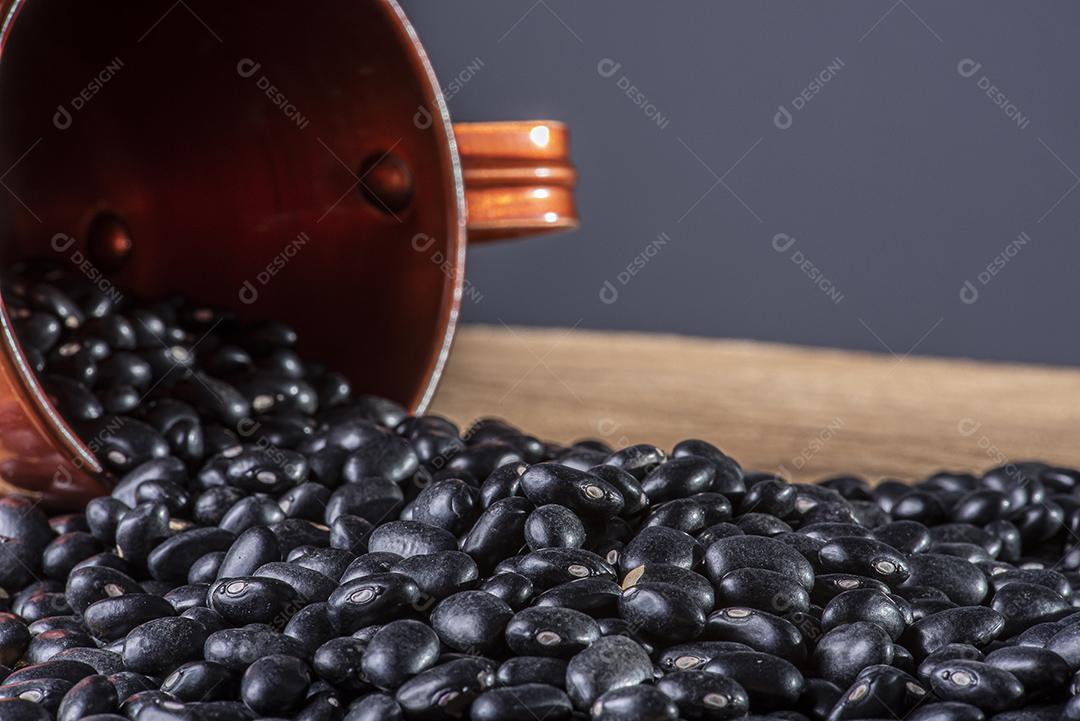 Grão de feijão preto cru JPG