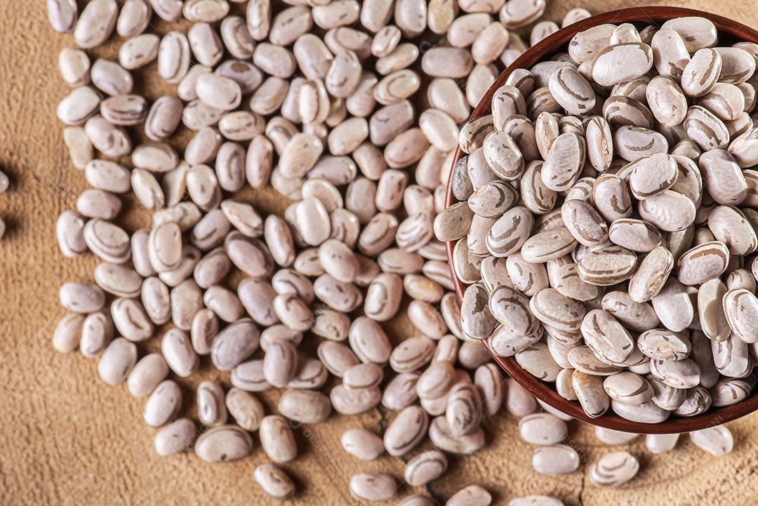 Grãos de feijão-marrom-cru JPG