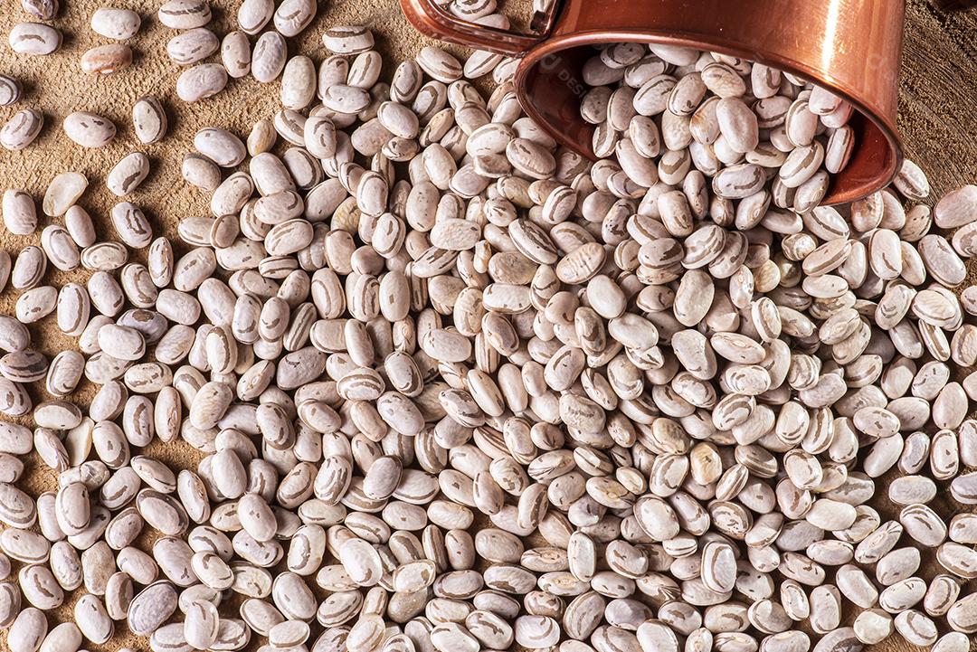 Grãos de feijão-marrom-cru JPG