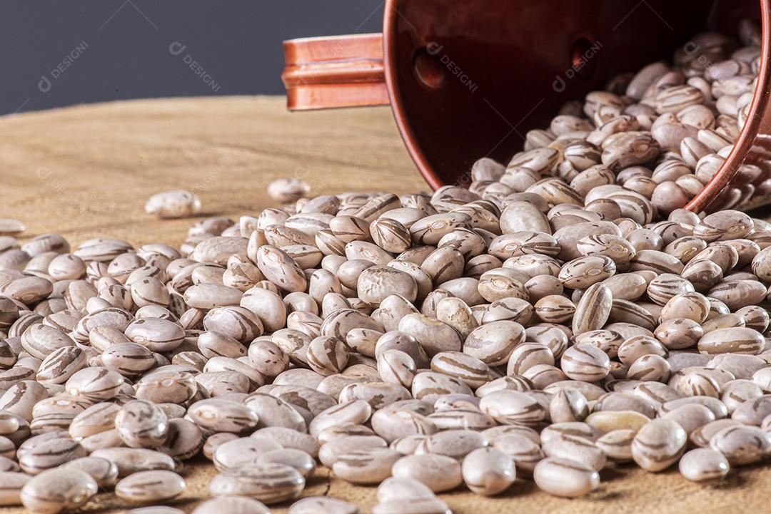 Grãos de feijão-marrom-cru JPG