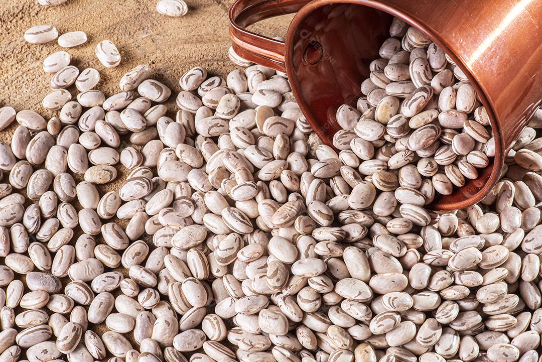 Grãos de feijão-marrom-cru JPG