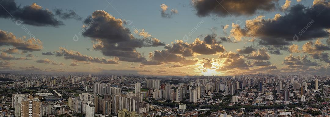 Predios edificios cidade casas ceu nublado Imagem JPG