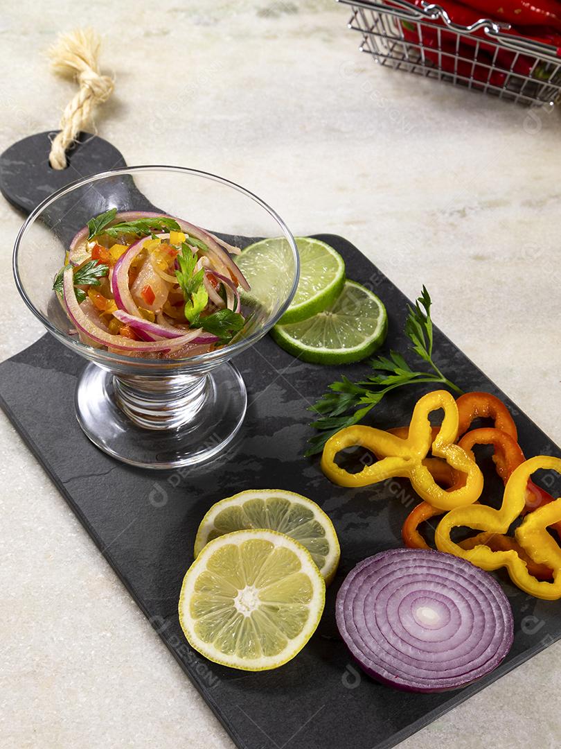 Ceviche de frutos do mar, prato típico do Peru Imagem JPG
