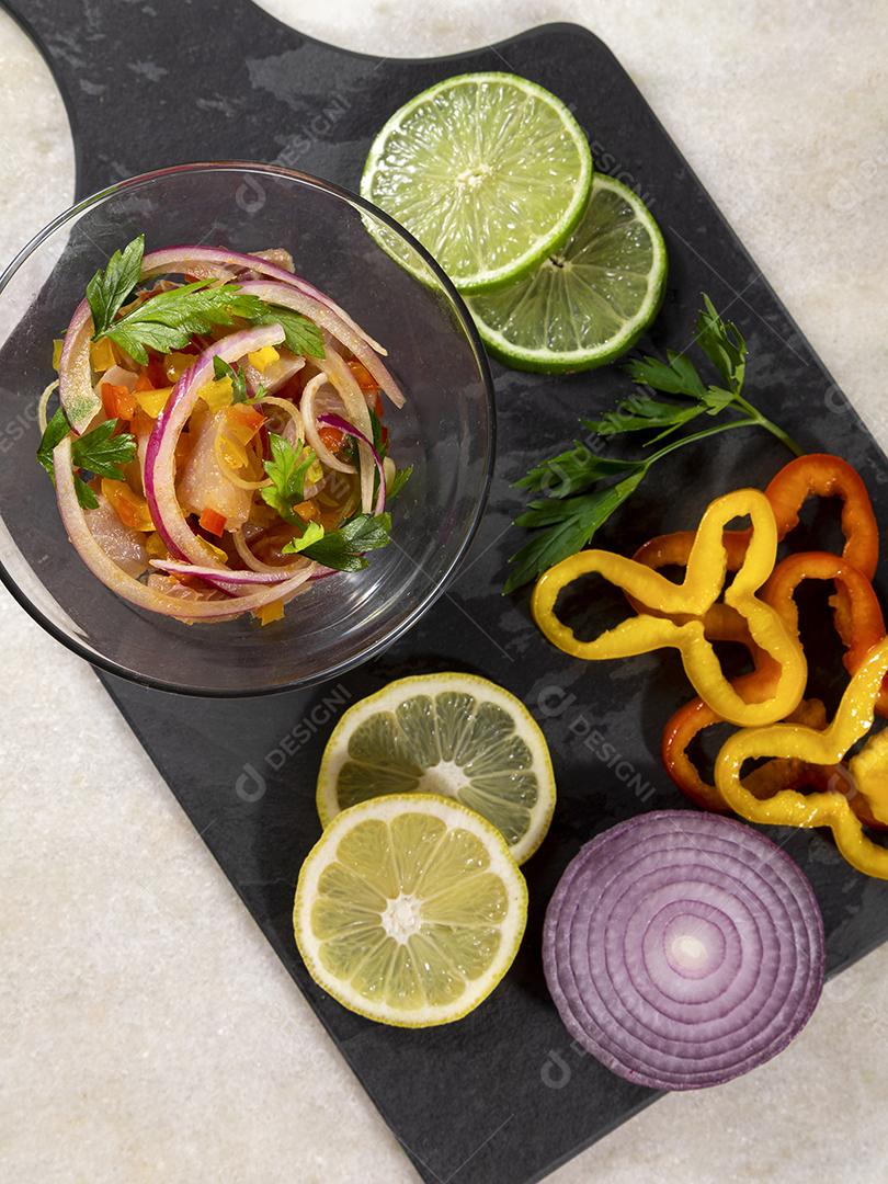 Ceviche de frutos do mar, prato típico do Peru Imagem JPG