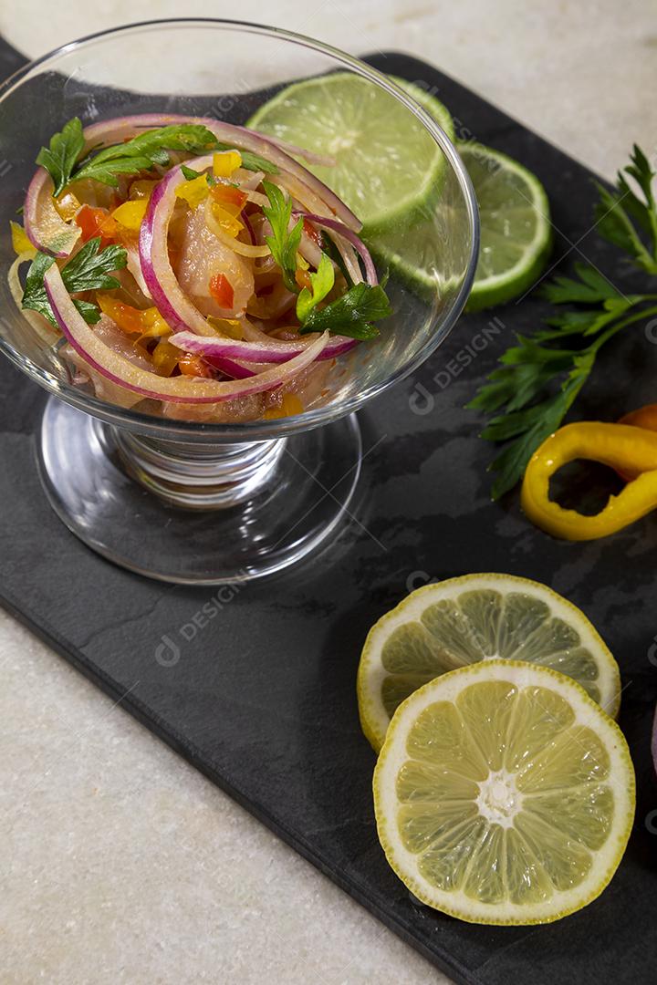 Ceviche de frutos do mar, prato típico do Peru Imagem JPG