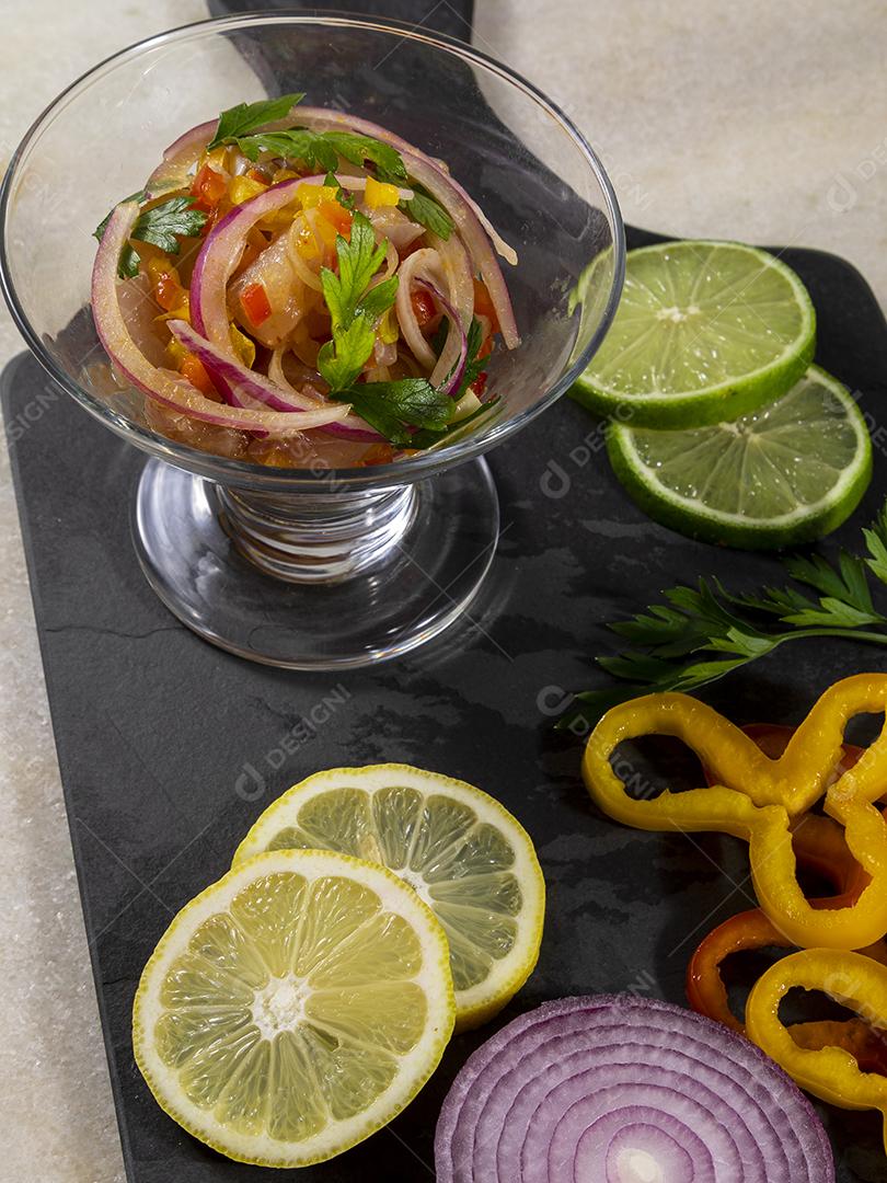 Ceviche de frutos do mar, prato típico do Peru Imagem JPG