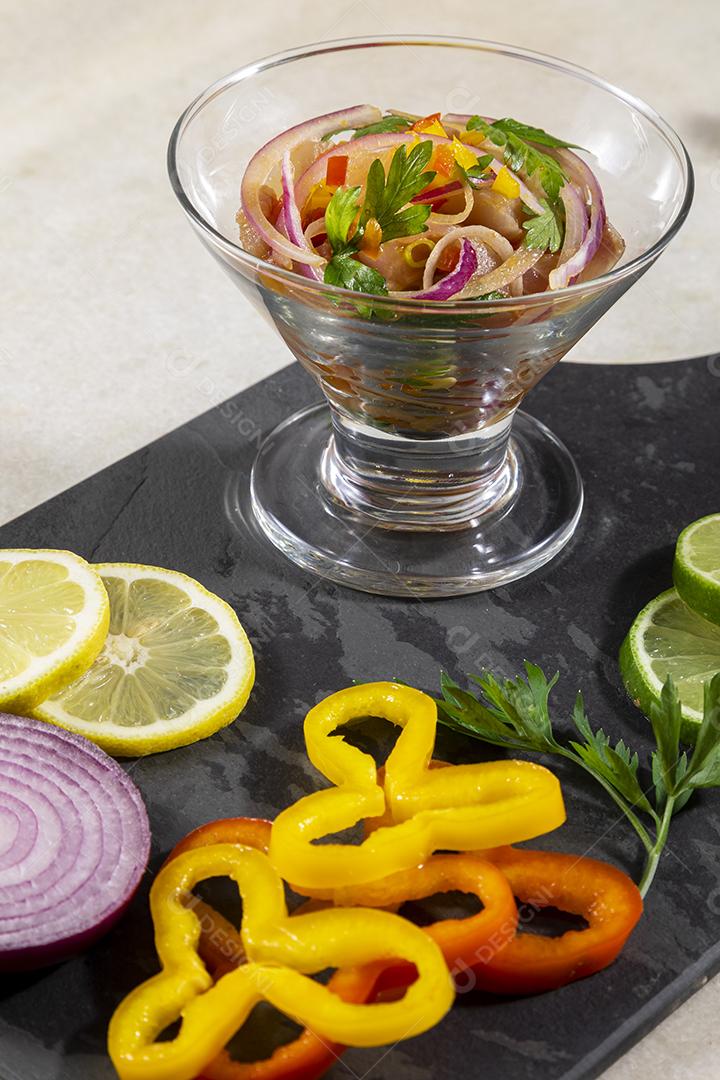 O ceviche peruano é um prato tradicional consumido no Peru Imagem JPG
