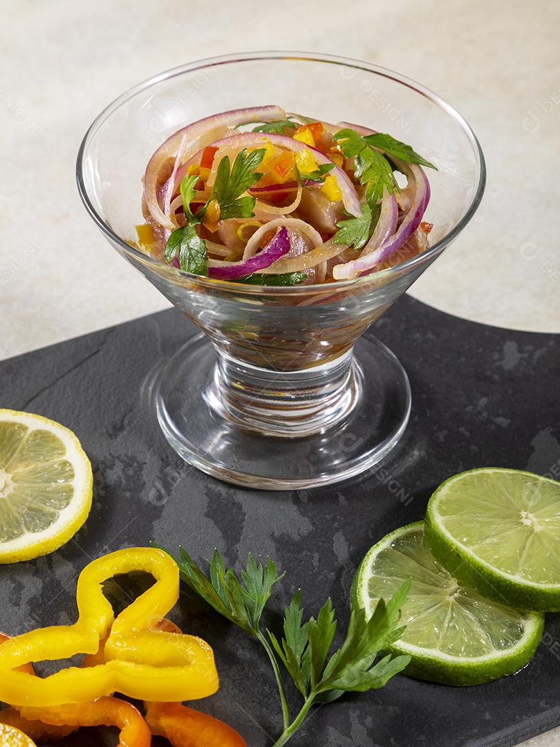 O ceviche peruano é um prato tradicional consumido no Peru Imagem JPG