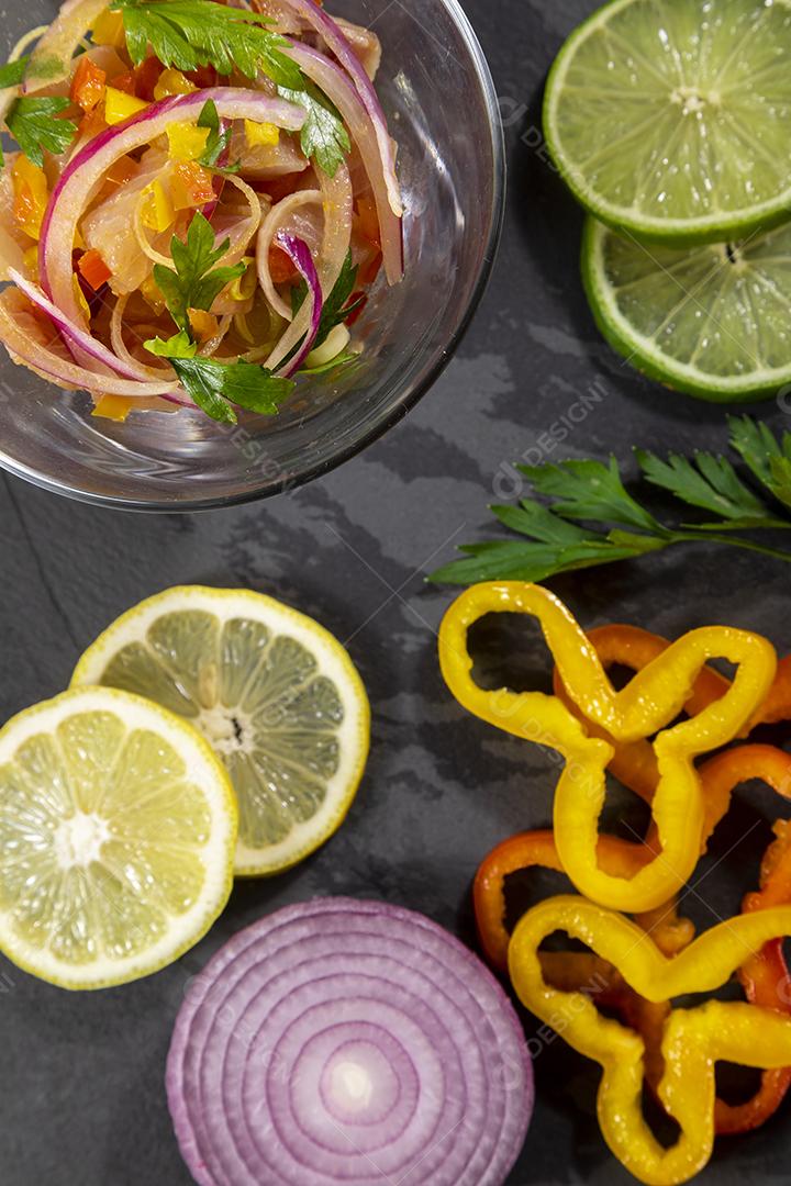 O ceviche peruano é um prato tradicional consumido no Peru Imagem JPG