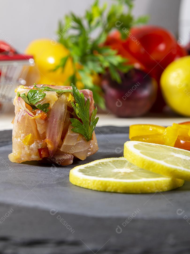 Fotos ceviche peruano é um prato tradicional consumido no Peru