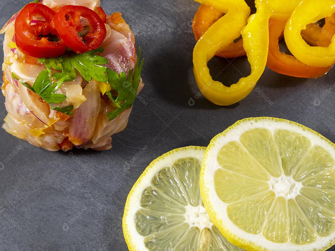 Fotos ceviche peruano é um prato tradicional consumido no Peru