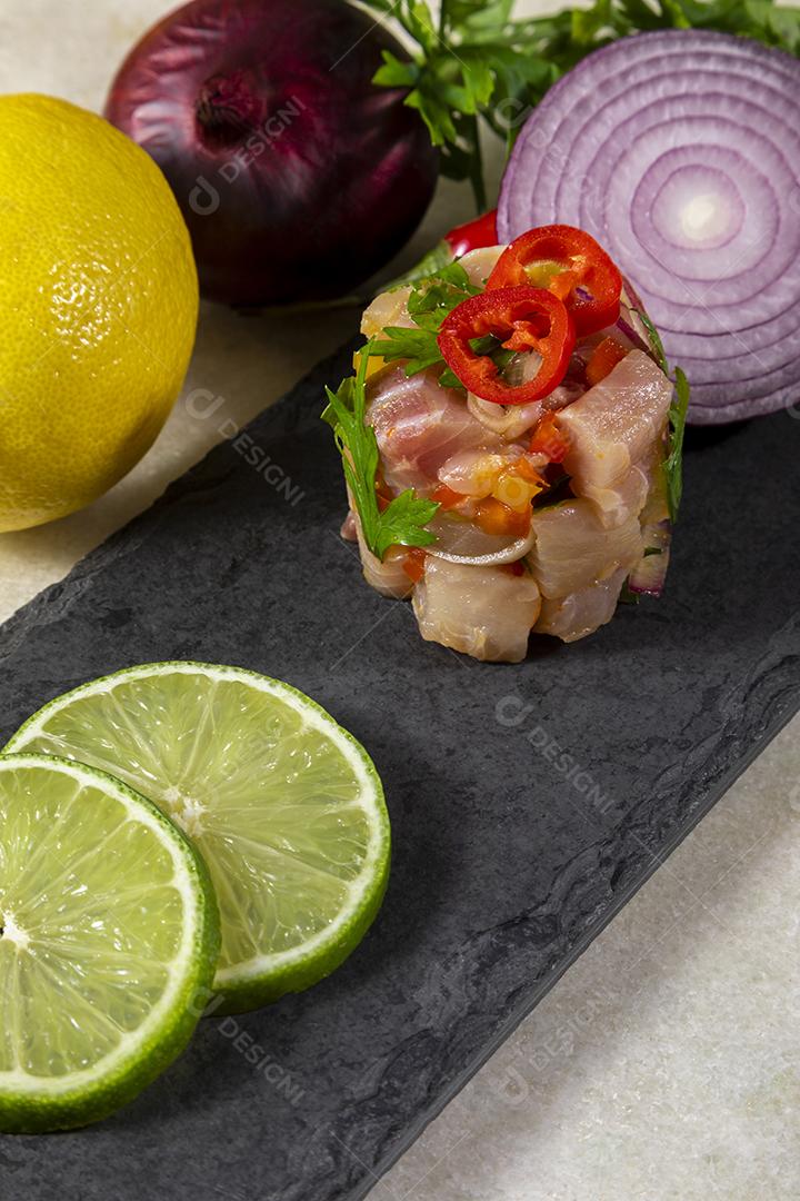 Ceviche de comida peruana. Culinária peruana e frutos do mar Imagem JPG
