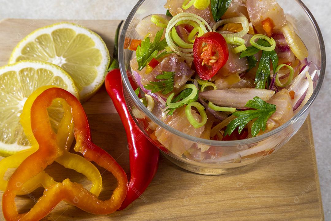 Ceviche de frutos do mar, prato típico do Peru Imagem JPG