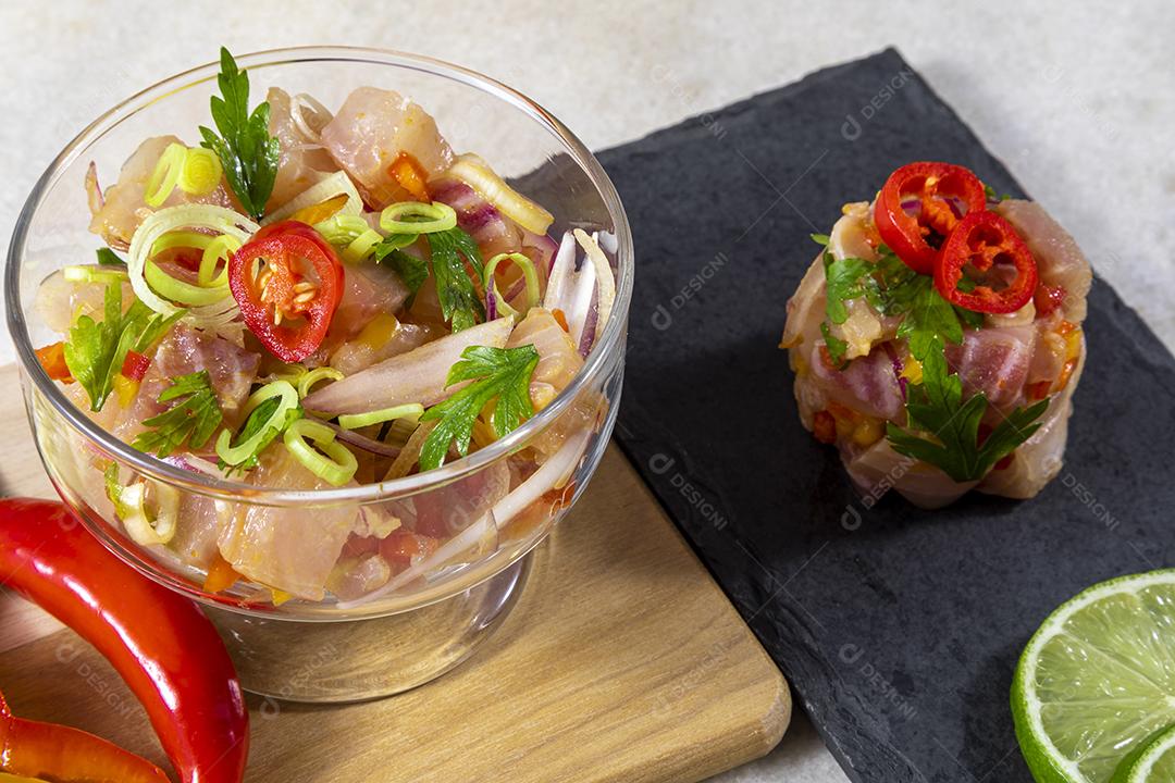 Ceviche de frutos do mar, prato típico do Peru Imagem JPG