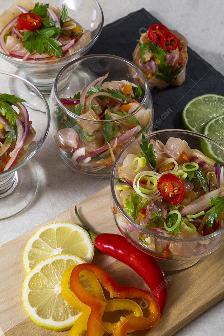 Ceviche de frutos do mar, prato típico do Peru Imagem JPG