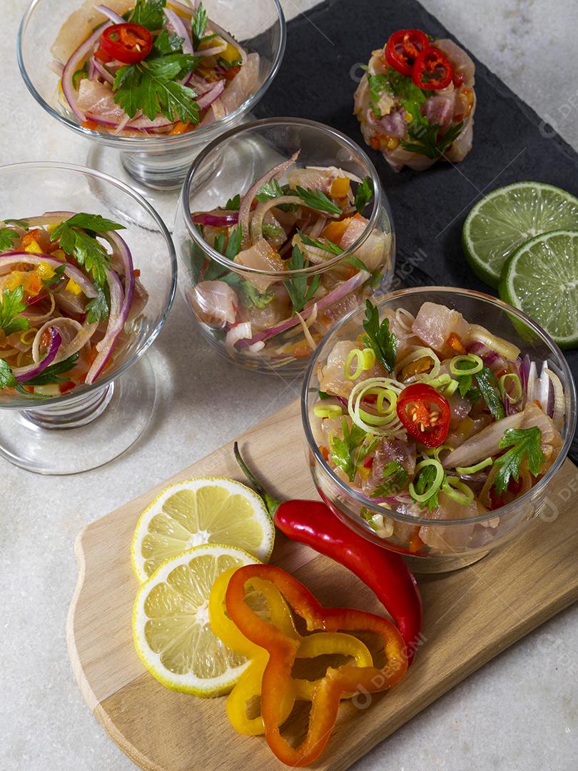 Ceviche de frutos do mar, prato típico do Peru Imagem JPG