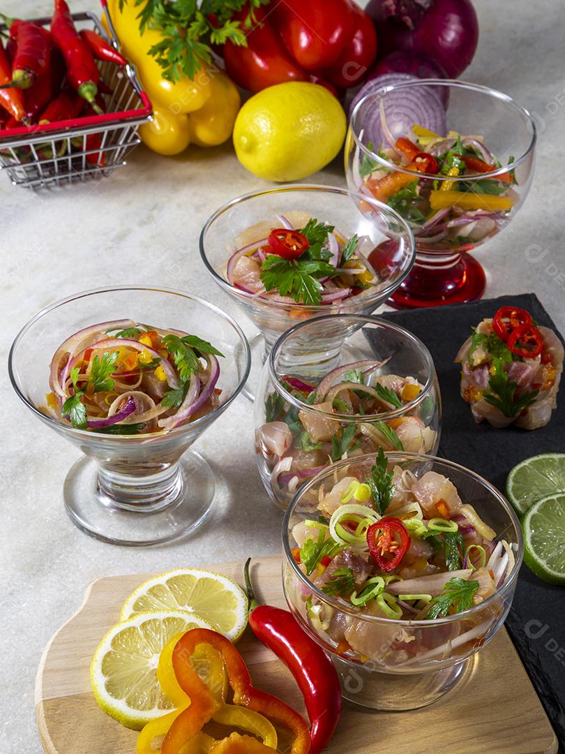 Ceviche de frutos do mar, prato típico do Peru Imagem JPG