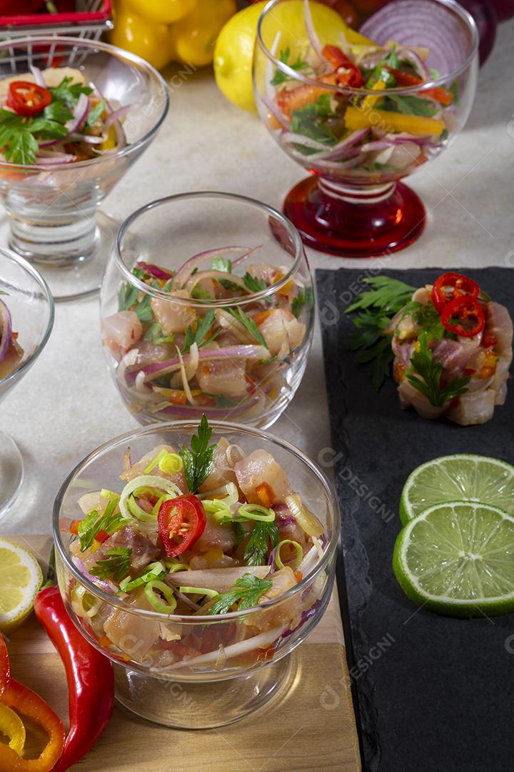 Ceviche de frutos do mar, prato típico do Peru Imagem JPG