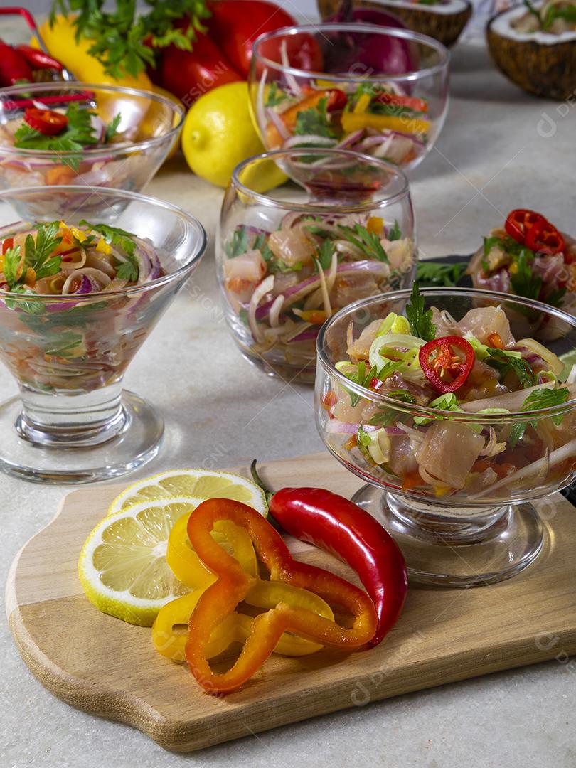 Fotos Ceviche de comida peruana. Culinária peruana e frutos do mar