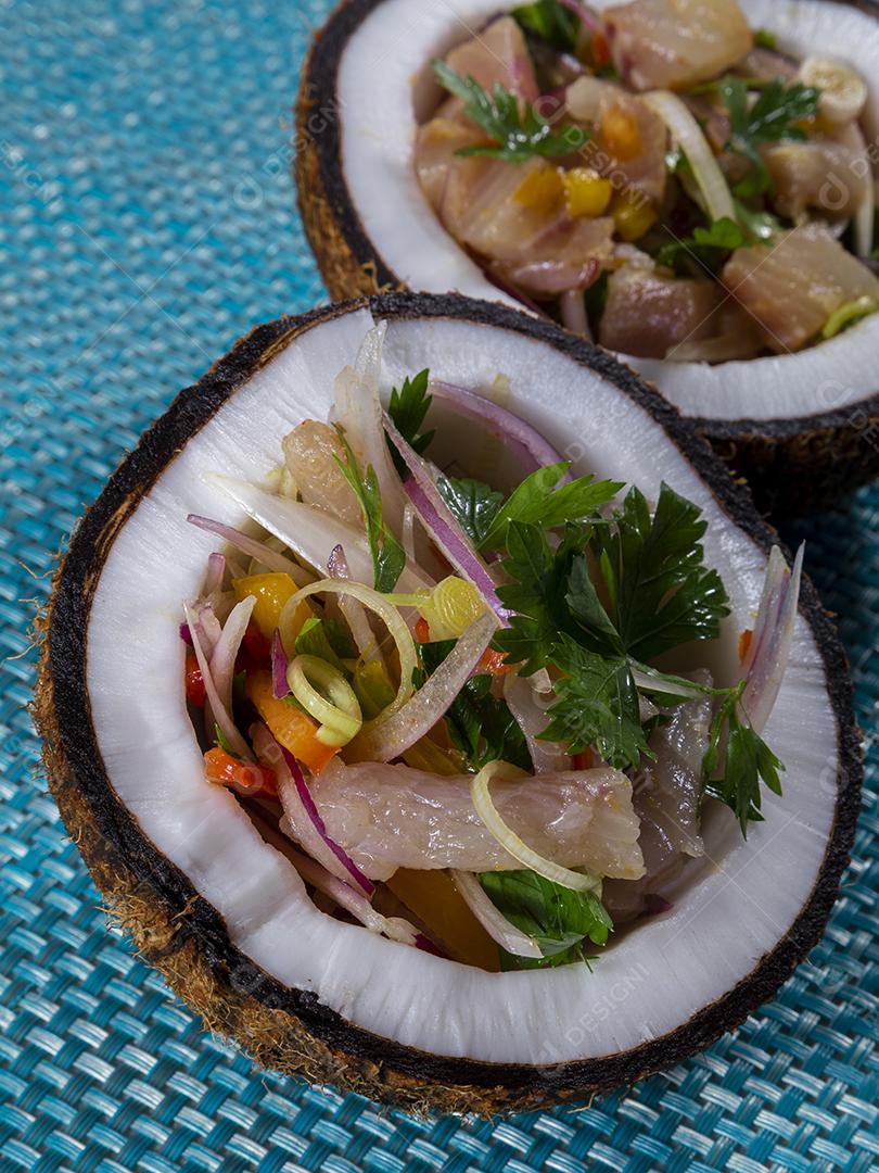 Fotos Prato ceviche aperitivo peixe fresco marinado citrinos frutas tropicais servido taças coco