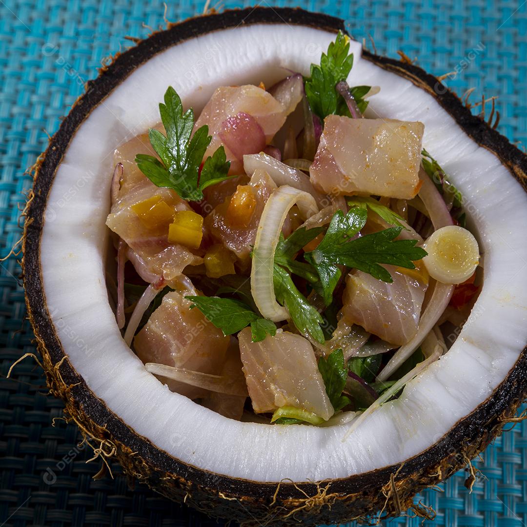 Fotos Prato ceviche aperitivo peixe fresco marinado citrinos frutas tropicais servido taças  coco