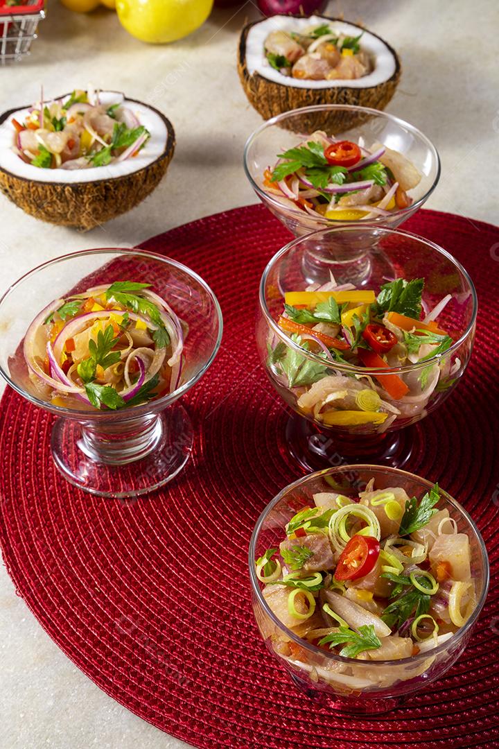 Ceviche de comida peruana. Culinária peruana e frutos do mar Imagem JPG