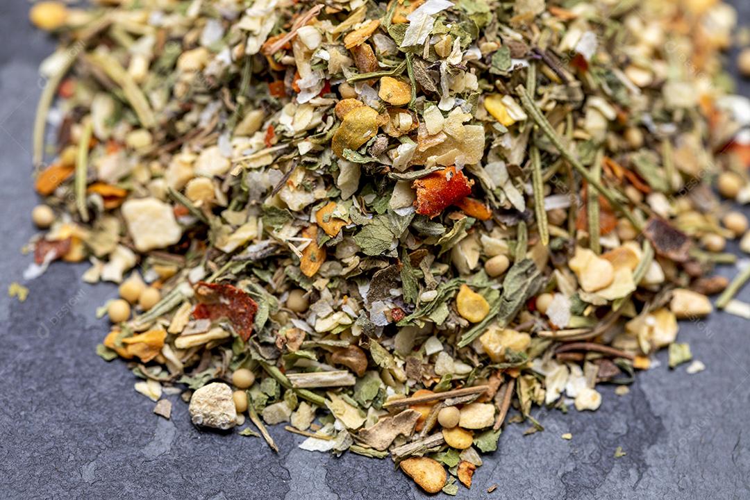 Tempero Chimichurri desidratado na pedra preta Imagem JPG