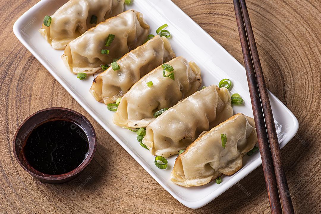 Guioza ou Jiaozi aperitivo de cozinha chinesa e japonesa Imagem JPG