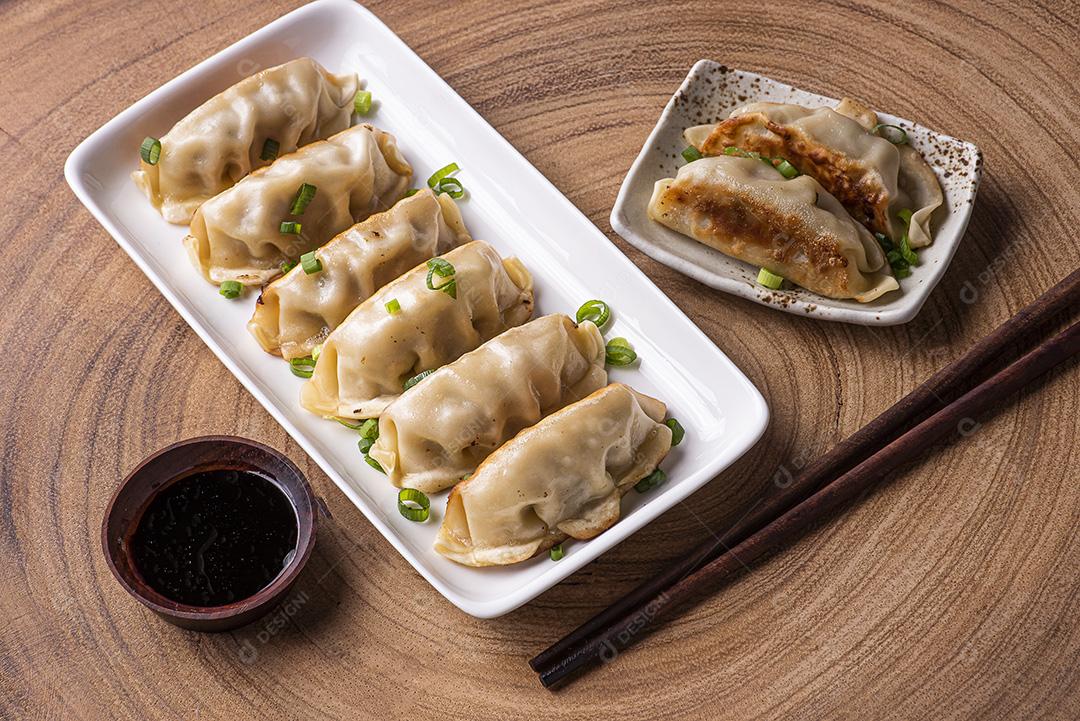 Guioza ou Jiaozi aperitivo de cozinha chinesa e japonesa Imagem JPG