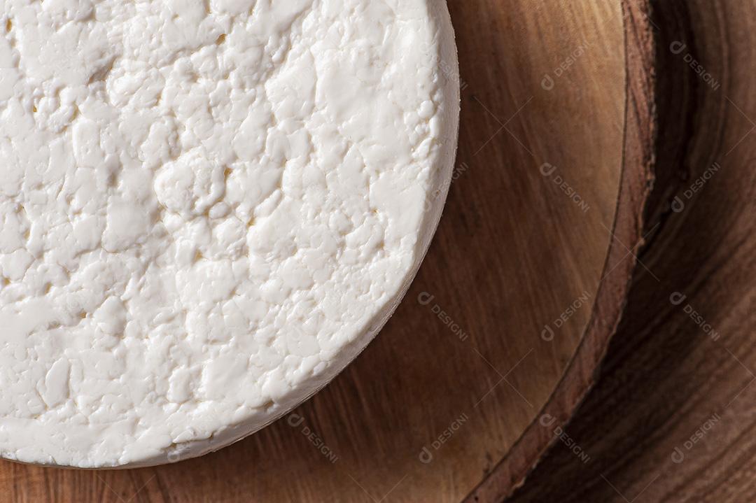 Queijo fresco redondo, típico do interior do brasil no estado de Minas Gerais Imagem JPG