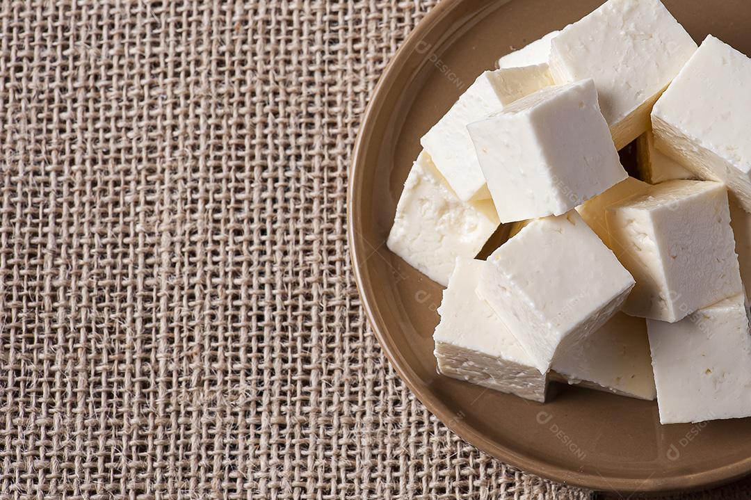 Queijo fresco redondo, típico do interior do brasil no estado de Minas Gerais Imagem JPG