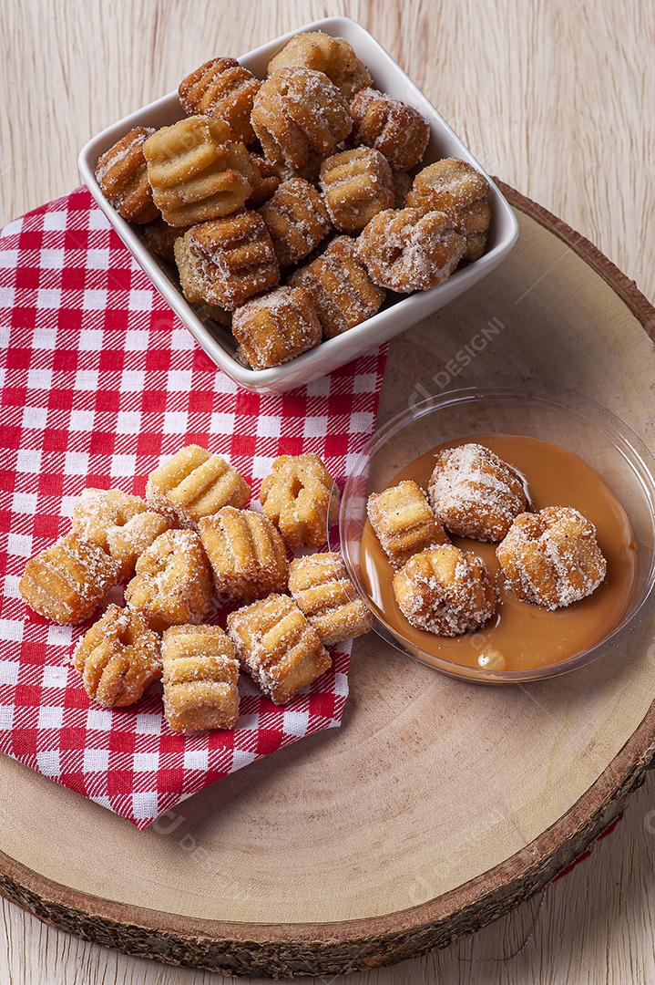 Mini churros caseiros com doce de leite JPG