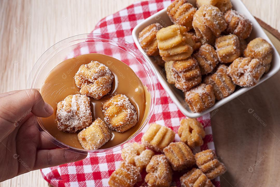 Mini churros caseiros com doce de leite JPG