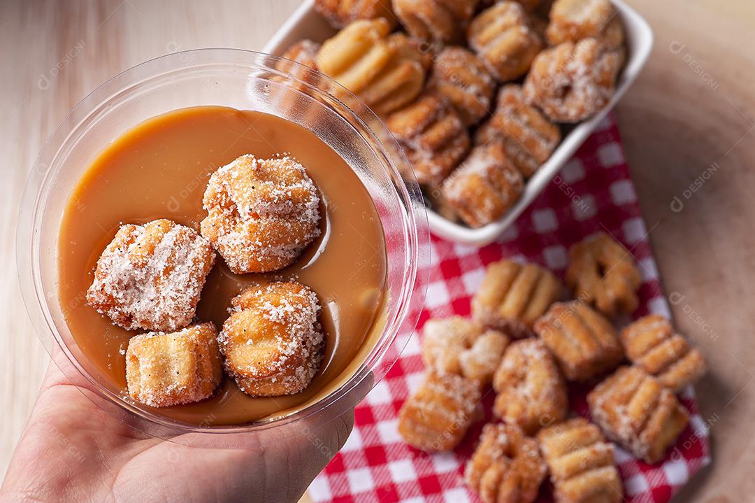 Mini churros caseiros com doce de leite JPG