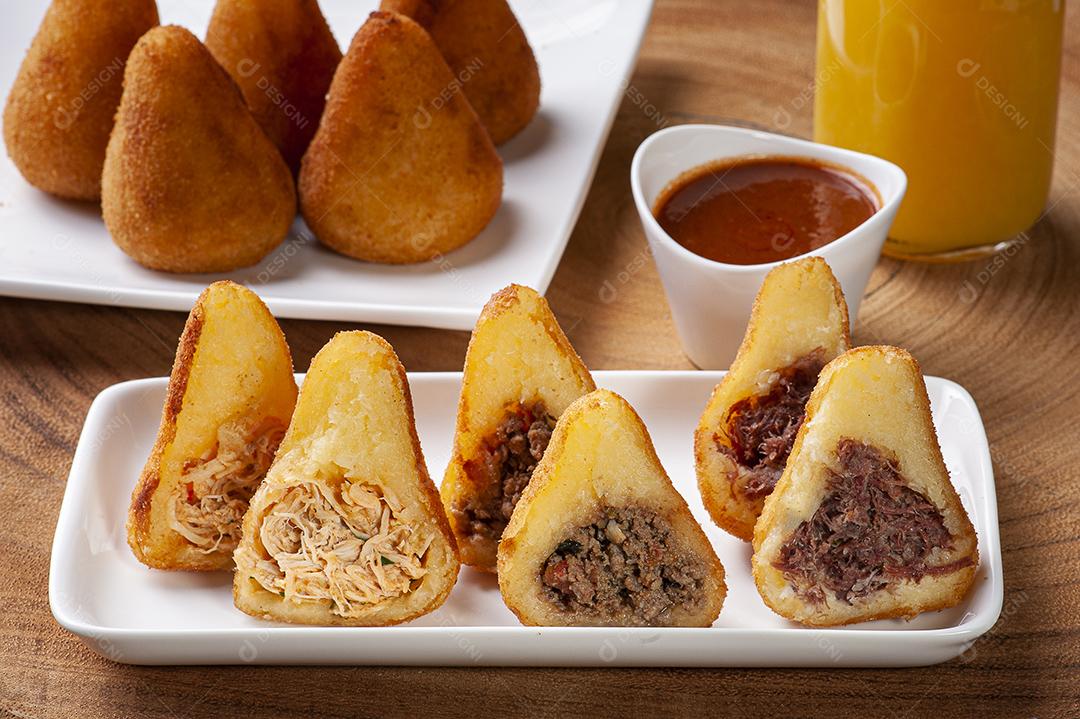 Coxinha de frango, carne moída e carne seca JPG