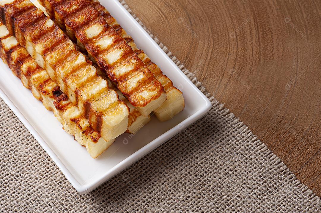 Queijo de coalho frito. Muito tradicional no Brasil JPG